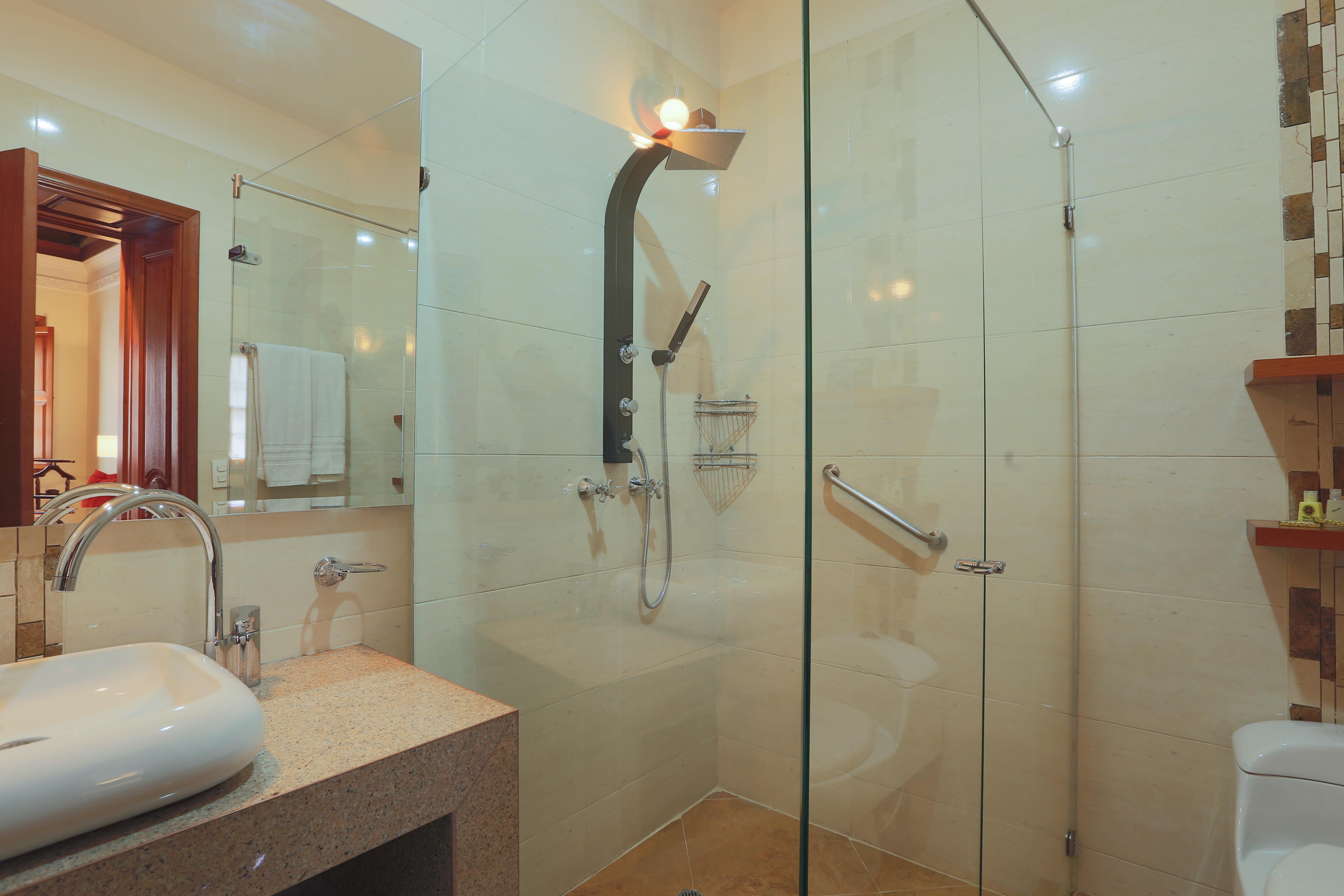 Hotel Santa Lucia Boutique Spa Bogotá Exteriör bild A shower enclosure