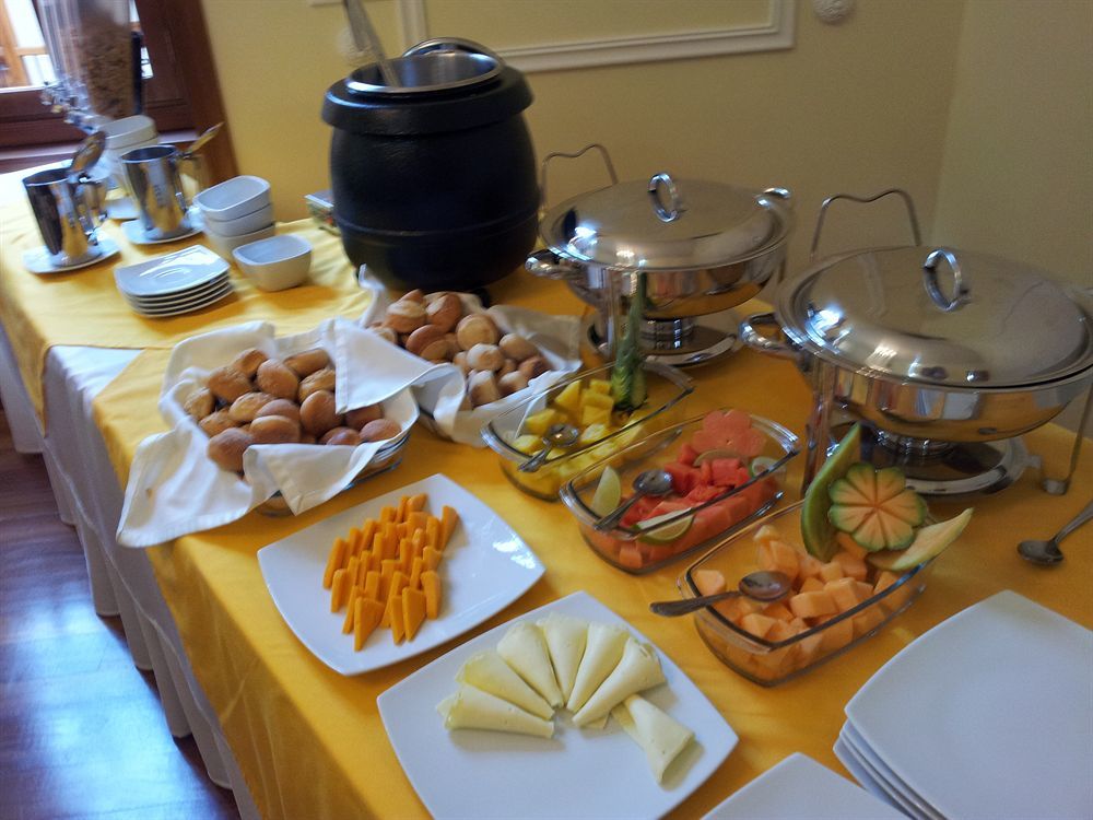 Hotel Santa Lucia Boutique Spa Bogotá Exteriör bild A buffet
